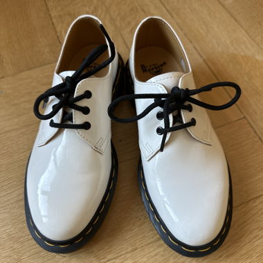 Dr. Martens Halbschuhe weisses Lackleder