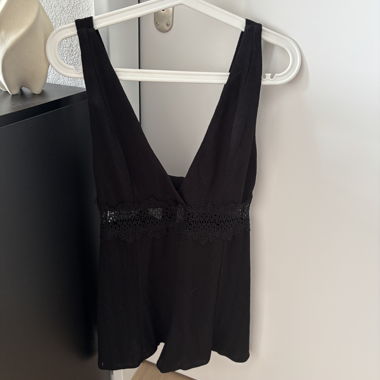 Combinaison noire avec dentelle