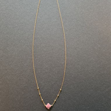 Collana Zag con quadrifoglio in pietra rosa