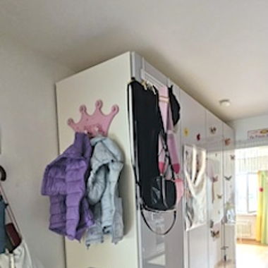 SCHRANK wie neu 4-türig, Glasstür hellgrau