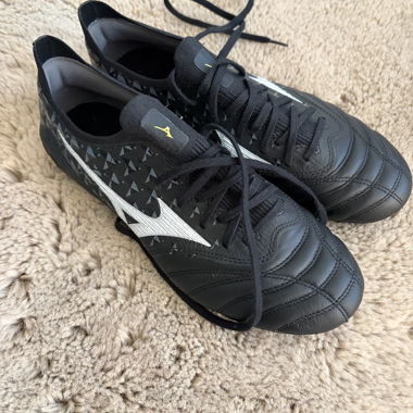 Schwarze Mizuno Fussballschuhe