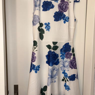 Robe d'été blanche à fleurs