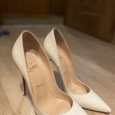 Christian Louboutin So Kate pump white