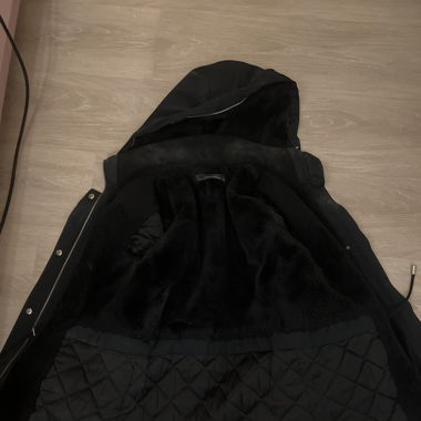 Schwarze Winterjacke