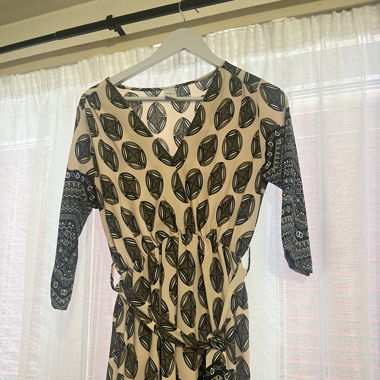 Kleid mit Mustern 