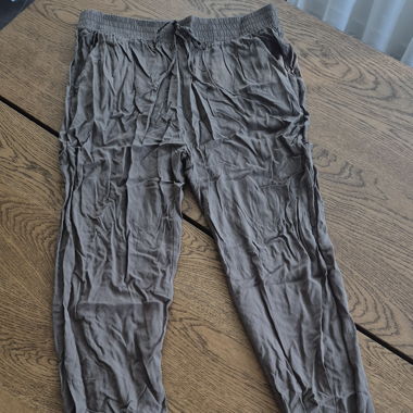 Graue Stoffhose
