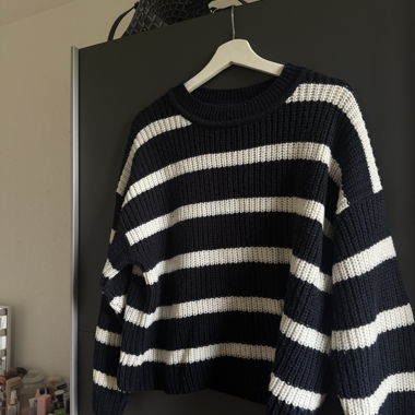 Gestreifter Strickpullover