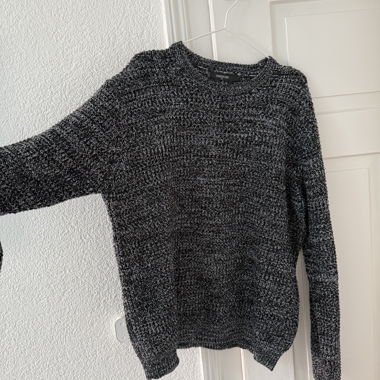 Schwarzer Melange-Strickpullover