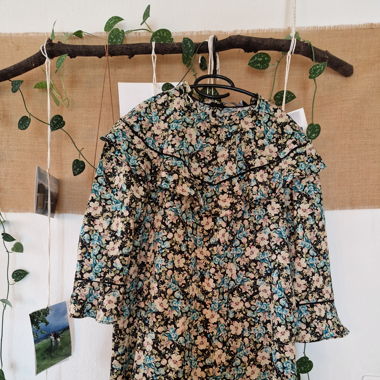 Zara Blumenkleid mit Rüschen Gr. M