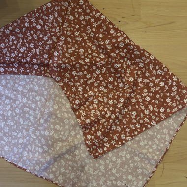 Foulard à motifs floraux