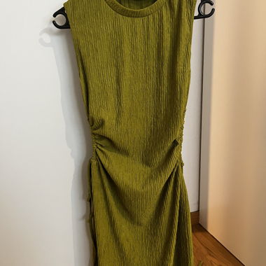 vestito verde con cut-out