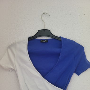 Blau weisses top