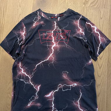 T-shirt Levi's x Stranger Things con stampa fulmini