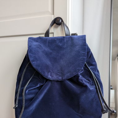 Closed Samt-Rucksack in Blau