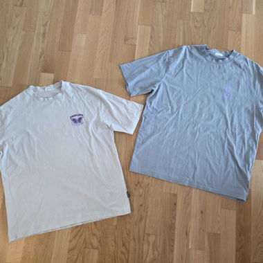 2 T-Shirts 