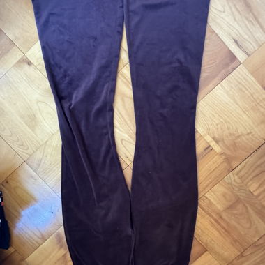 Pantaloni a zampa in velluto marroni di Subdued
