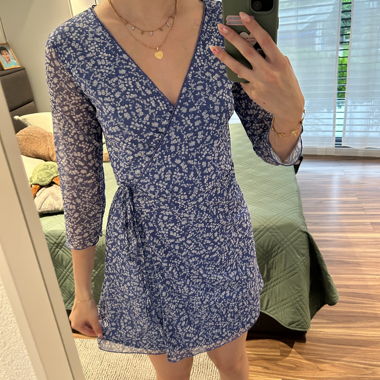 Robe portefeuille fleurie bleue