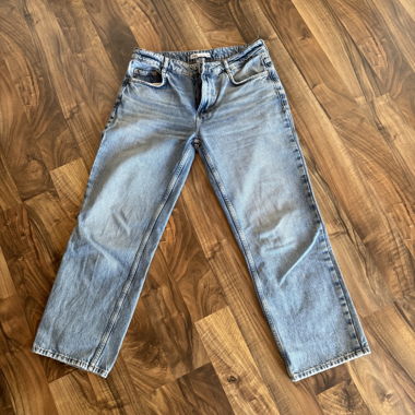 ZARA Relaxed Fit / Low Waist Jeans Size 38