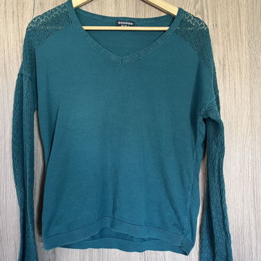 Green sweater M