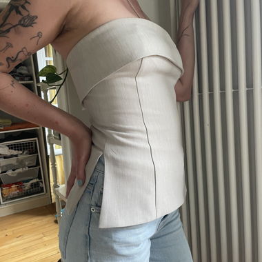 Structured strapless top Aritzia