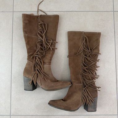 Braune Wildleder-Stiefel