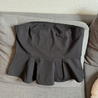 Top Peplum Nero Senza Spalline
