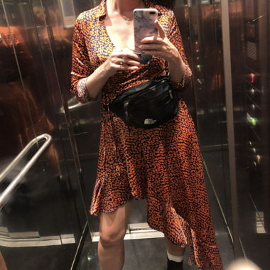 Asymmetrisches Wickelkleid mit Kragen