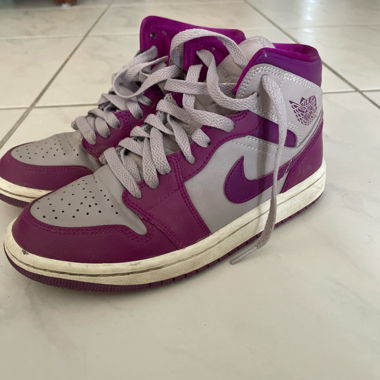 Jordan 1 mid