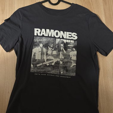 T-shirt baggy dei Ramones di H&M