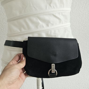 Schwarze Gürteltasche