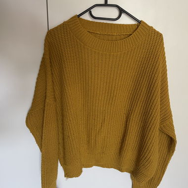 Senfgelber Strickpullover