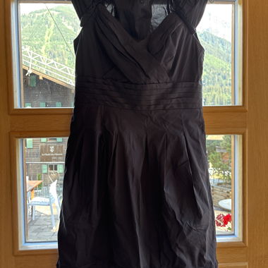 Dunkelblaunes Kleid