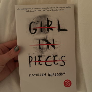 Girl in Pieces Buch