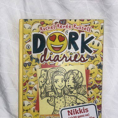 Dork Diaries Buch