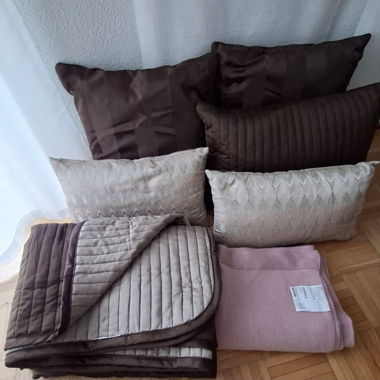 Set coussins et jeté de lit marron et beige