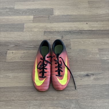 Chaussures de foot de salle Nike taille 36