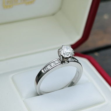Solitärring aus 18 Karat Gold mit Diamant
