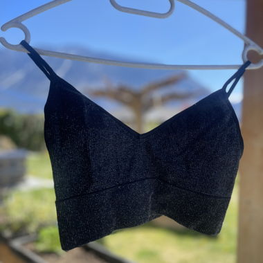 Brassiere noire avec brillants a bretelles