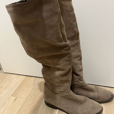 Suede boots