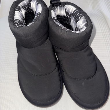 UGG neri caldi