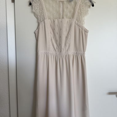 Elegant Lace Dress in Cream Size 34