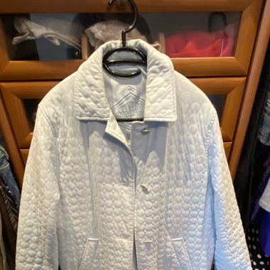 Veste matelassée bleu ciel pour la mi-saison 