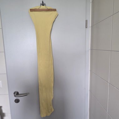Gelber Midikleid
