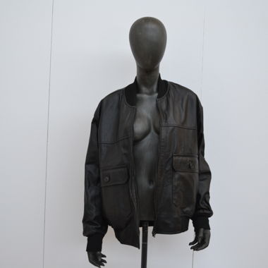 Schwarze Lederjacke