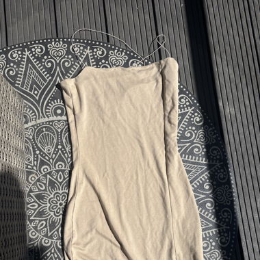 Robe moulante beige 