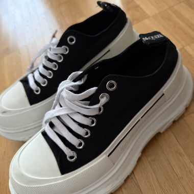 Alexander McQueen Tread Slick Sneaker schwarz