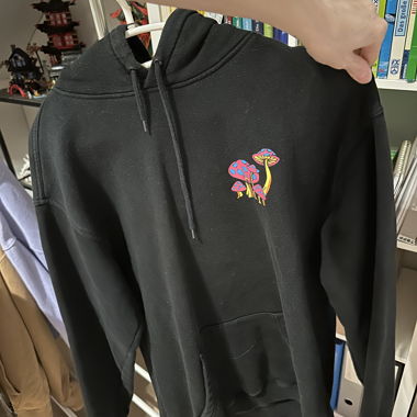 Schwarzer ALAB Hoodie mit Pilzprint
