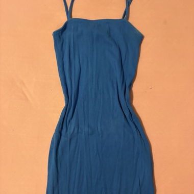 Vestito blu con bretelle spaghetti