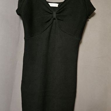 Robe noire à bretelles