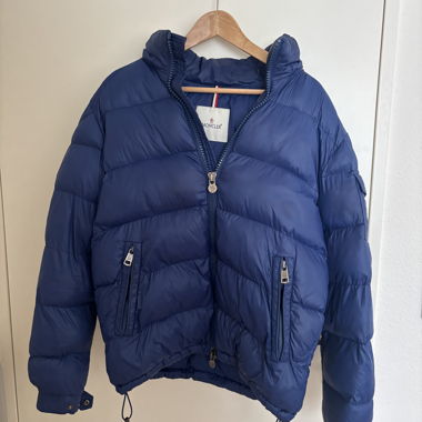 Piumino Moncler Blu con Cappuccio